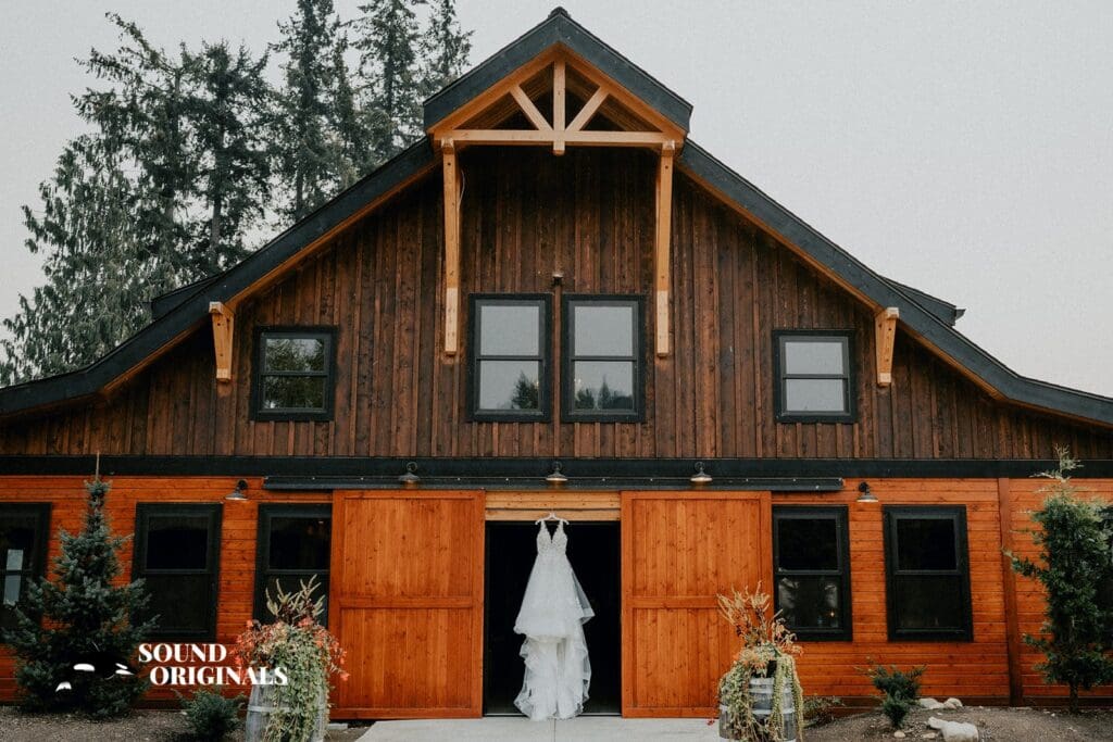 The Lodge at Sonneveldt Vineyards Wedding // Kendle + Chase -