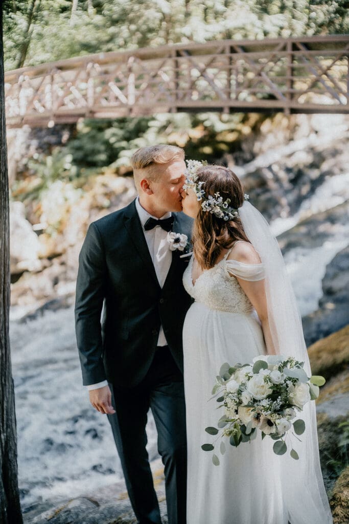 Sky Haus in Skykomish Wedding // Heidi + Miki -