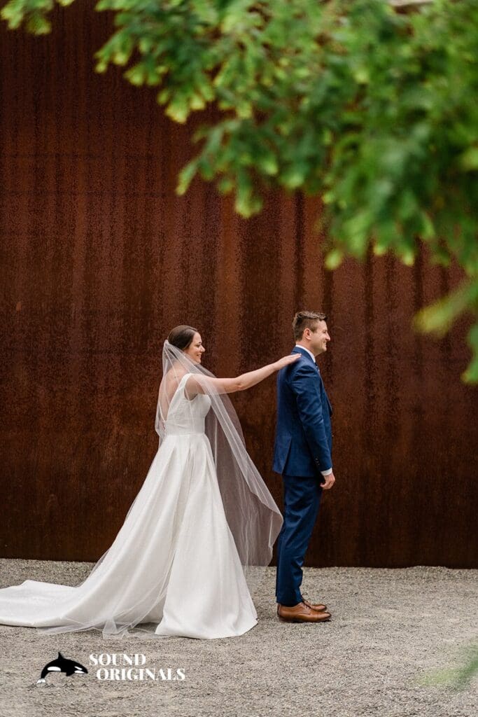 Katie + Tom Olympic Sculpture Park Wedding // Tom & Katie -
