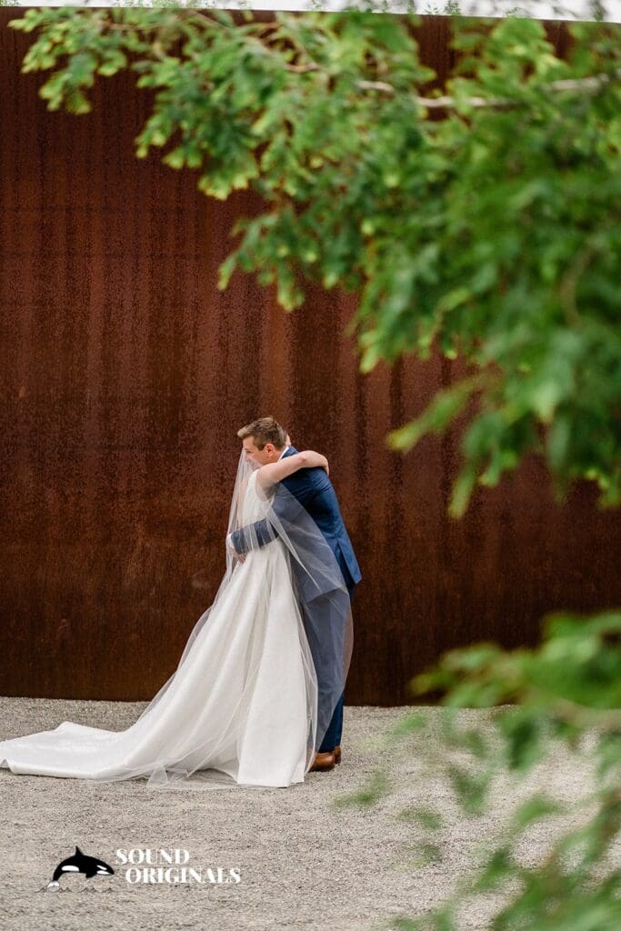 Katie + Tom Olympic Sculpture Park Wedding // Tom & Katie -