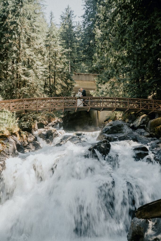 Sky Haus in Skykomish Wedding // Heidi + Miki -