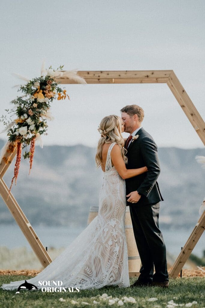 Radiance Winery Lake Chelan Wedding // April + Kevin￼ -