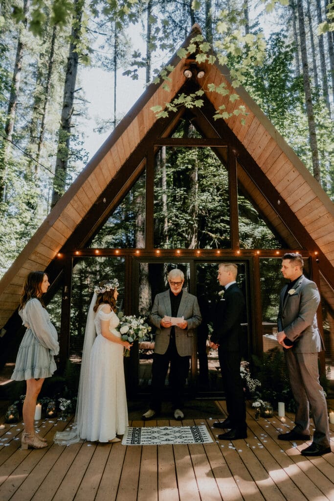 Sky Haus in Skykomish Wedding // Heidi + Miki -