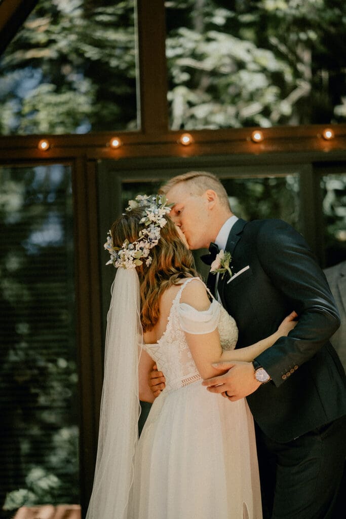 Sky Haus in Skykomish Wedding // Heidi + Miki -