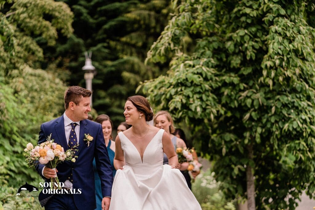 Katie + Tom Olympic Sculpture Park Wedding // Tom & Katie -