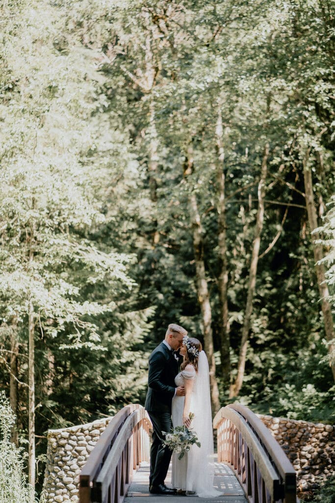 Sky Haus in Skykomish Wedding // Heidi + Miki -