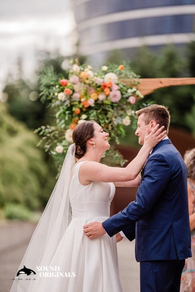 Katie + Tom Olympic Sculpture Park Wedding // Tom & Katie -