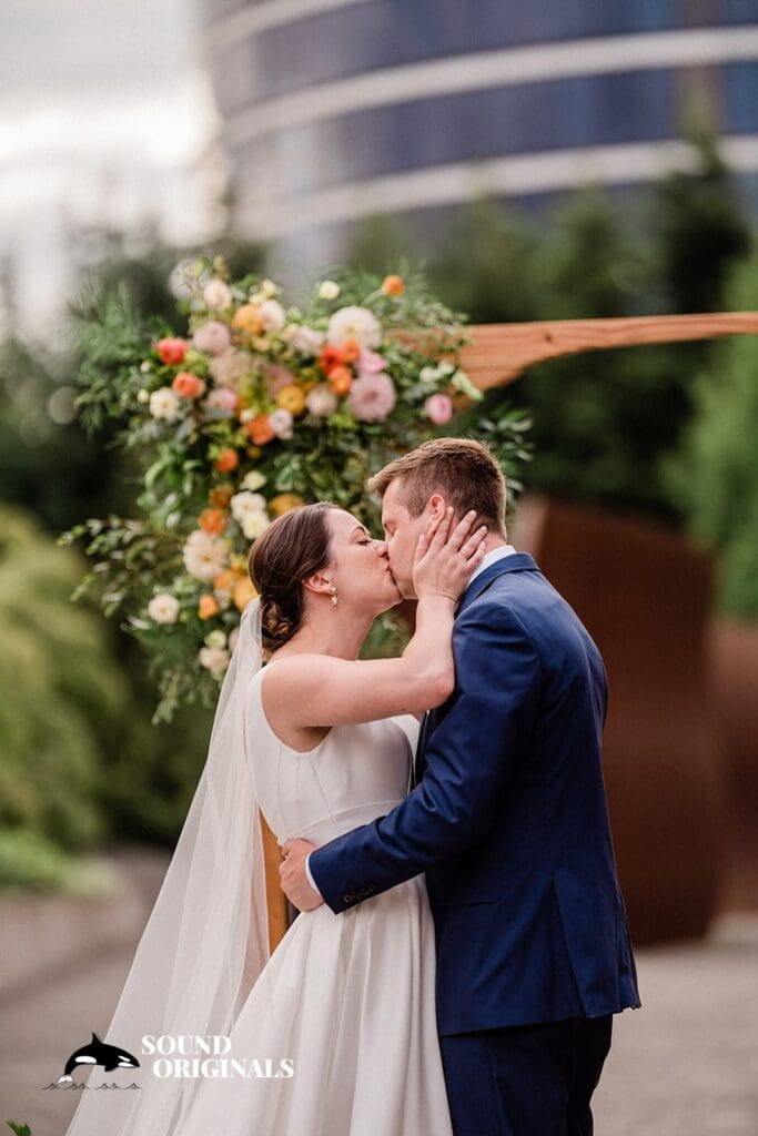 Katie + Tom Olympic Sculpture Park Wedding // Tom & Katie -