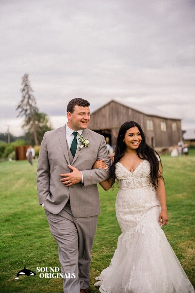 The Saltbox Barn Wedding // Rebecca & Austin -