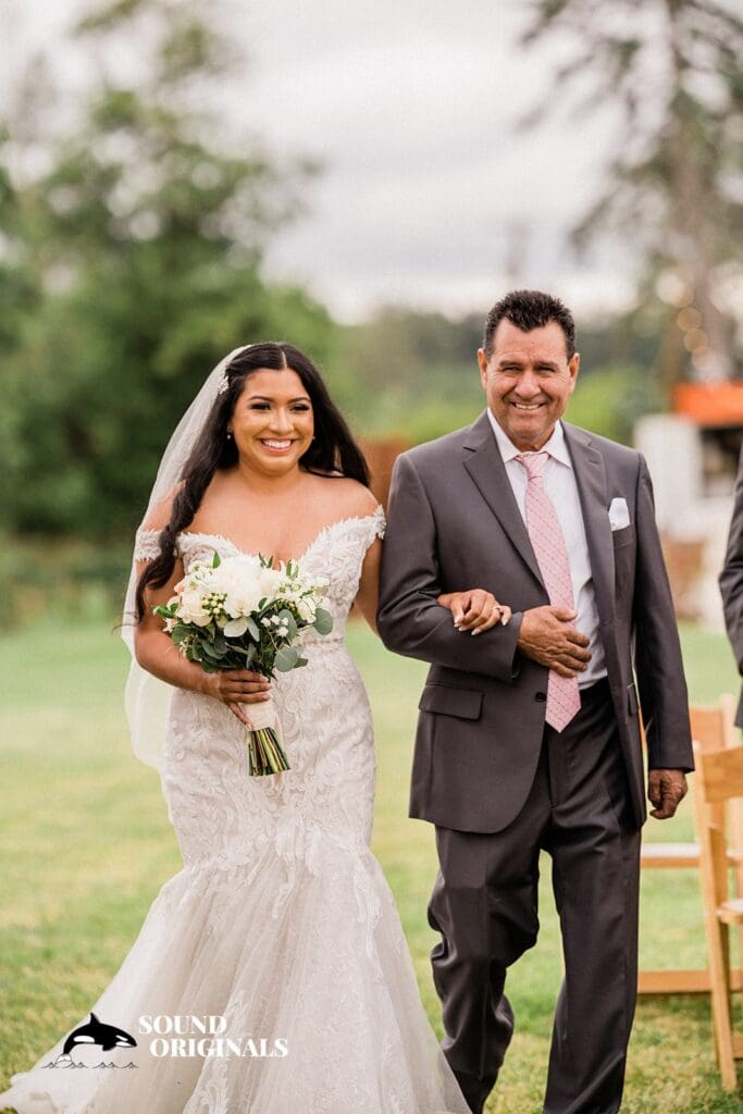 The Saltbox Barn Wedding // Rebecca & Austin -