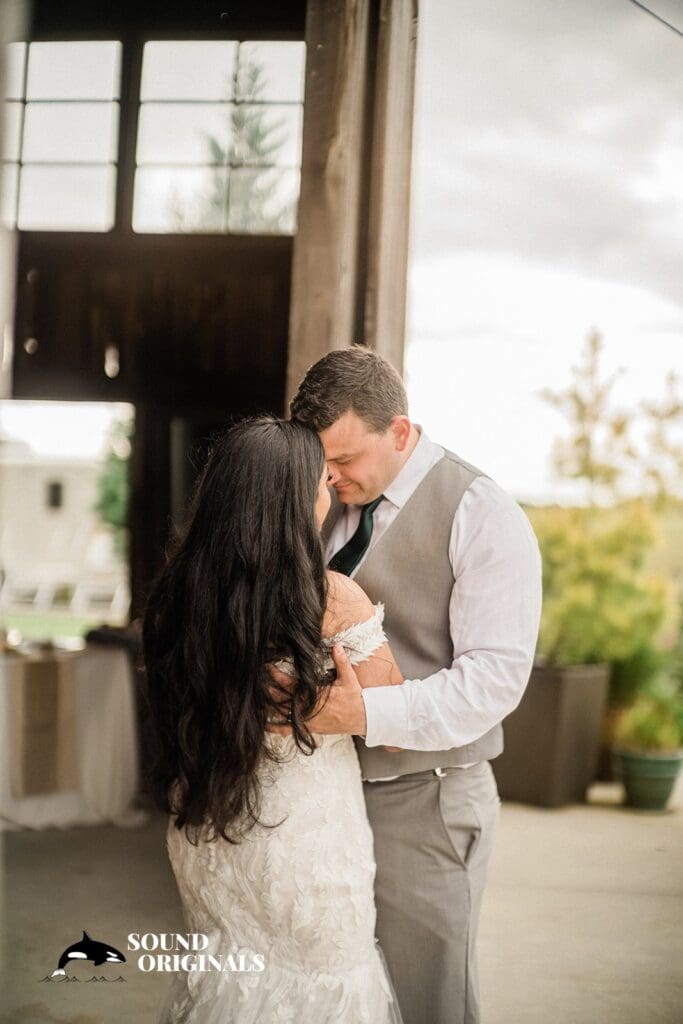 The Saltbox Barn Wedding // Rebecca & Austin -