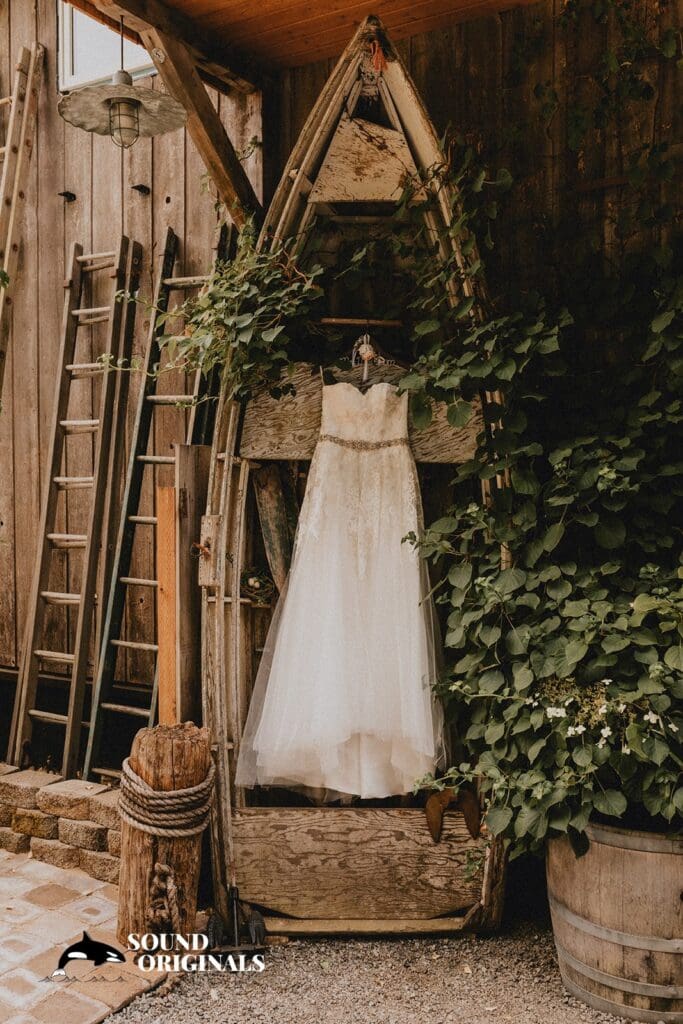 Green Gates at Flowing Lake Wedding // Yuly + Chase￼ -