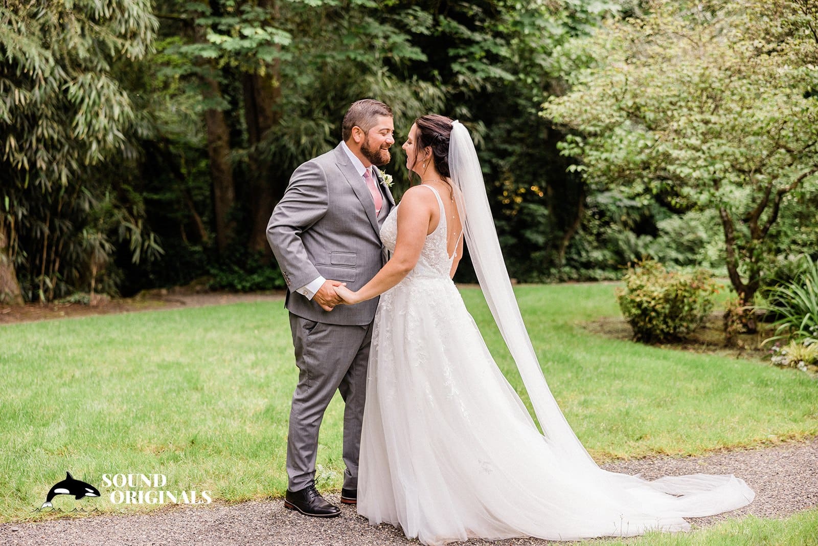 Lakeside Gardens Wedding // Amanda + Brad -