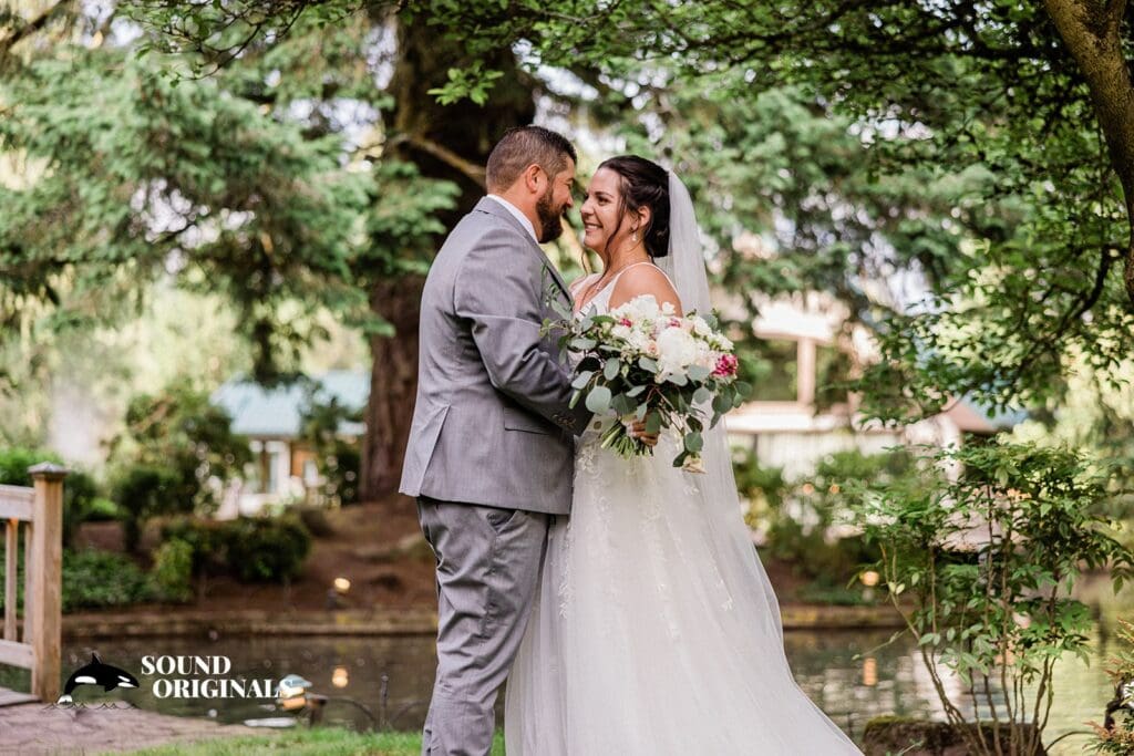 Lakeside Gardens Wedding // Amanda + Brad -