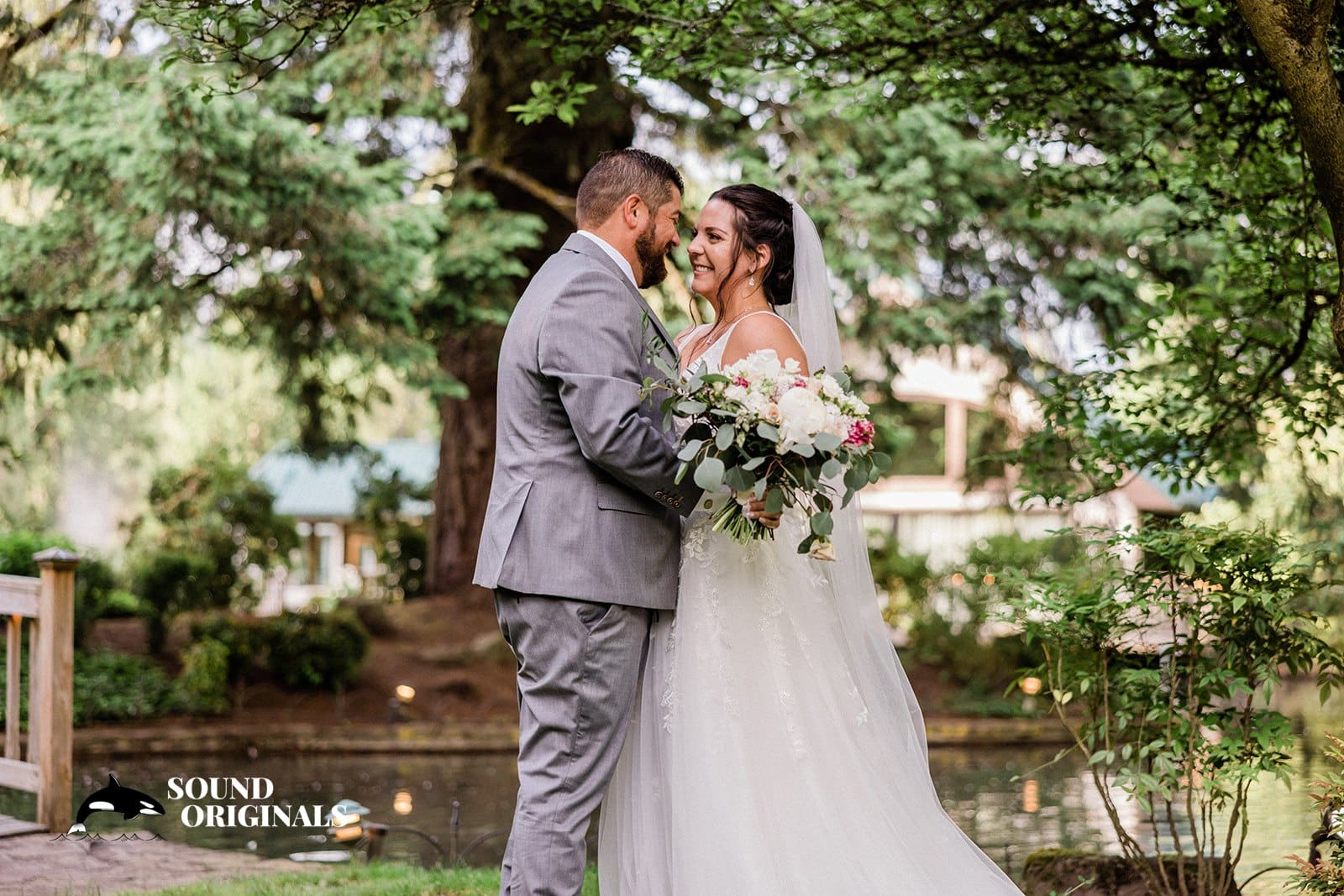 Lakeside Gardens Wedding // Amanda + Brad -