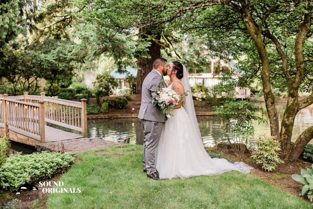 Lakeside Gardens Wedding // Amanda + Brad -