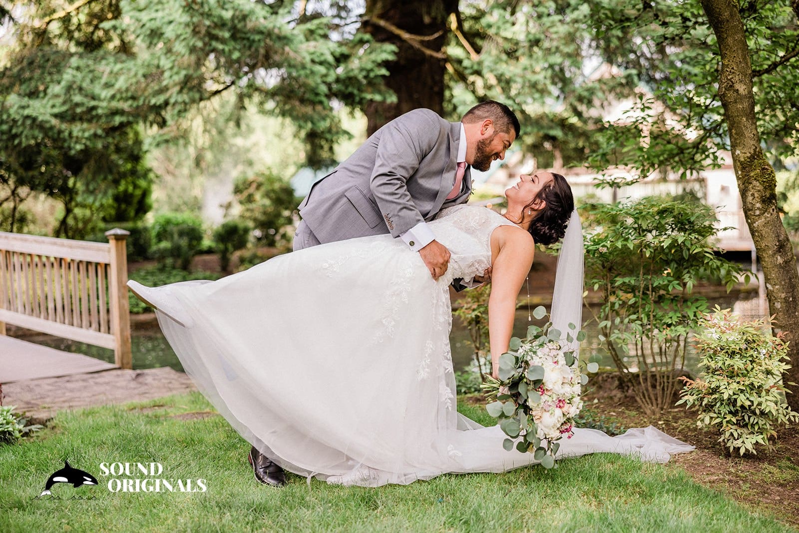Lakeside Gardens Wedding // Amanda + Brad -