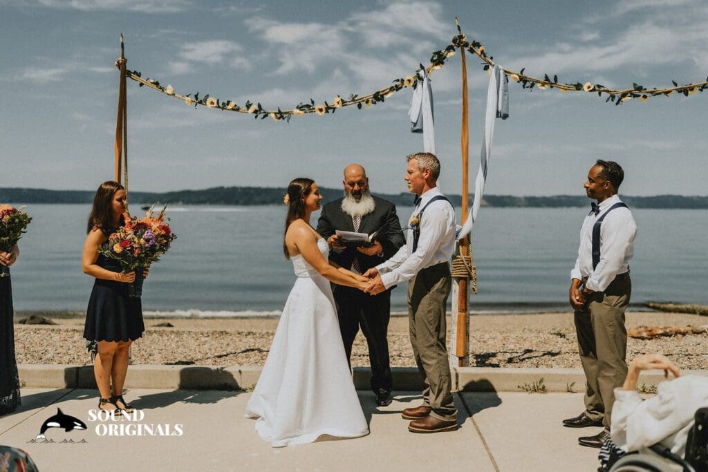 <strong>Browns Point Wedding // Stephanie + Travis</strong> -