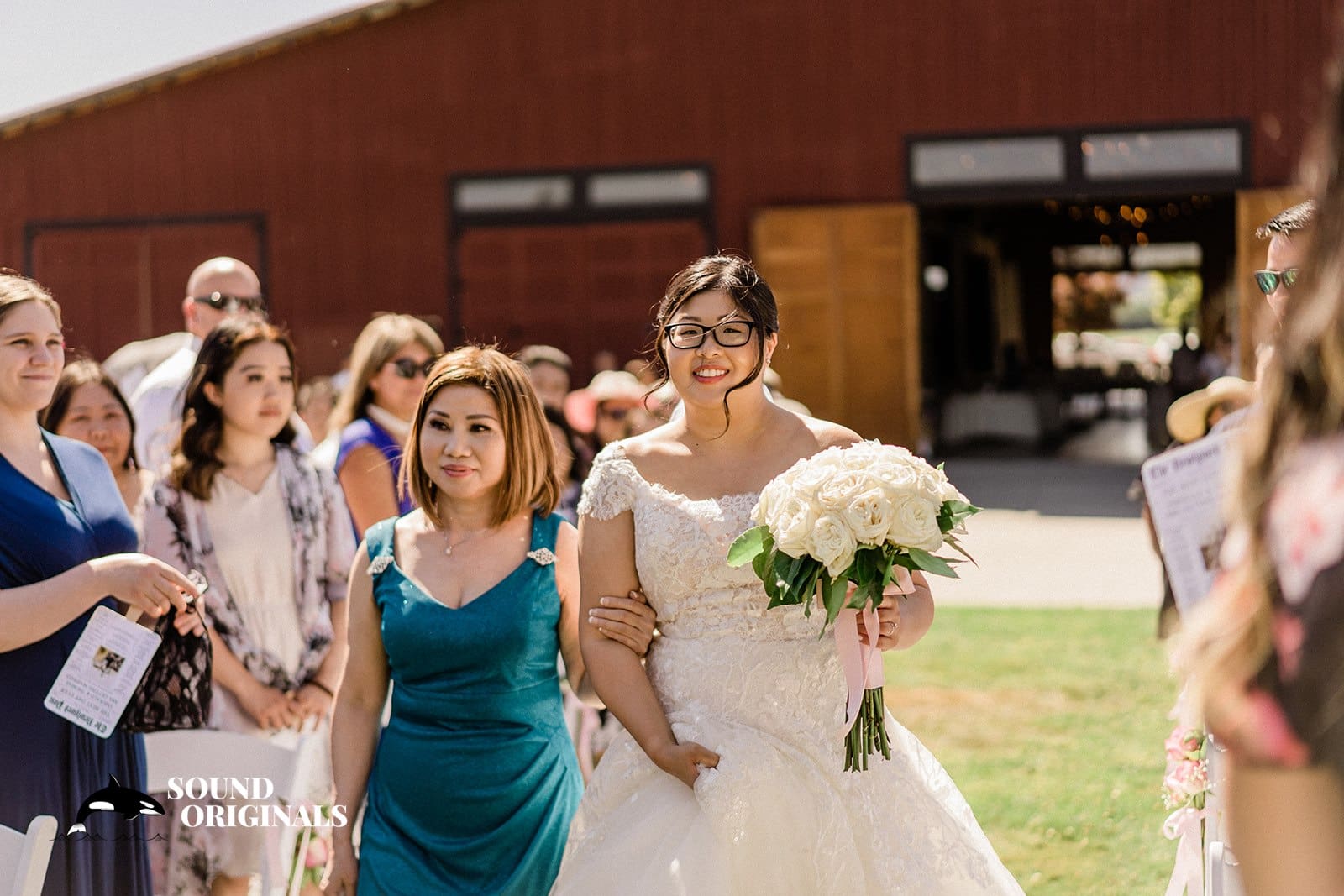 Crossroads at Thomas Family Farm Wedding // Emerald + Thomas -