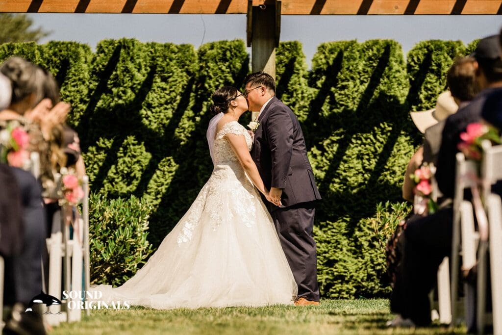 Crossroads at Thomas Family Farm Wedding // Emerald + Thomas -