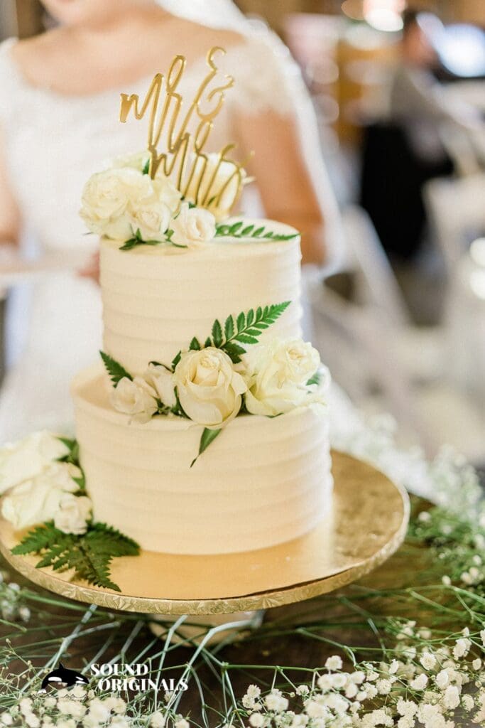 Crossroads at Thomas Family Farm Wedding // Emerald + Thomas -