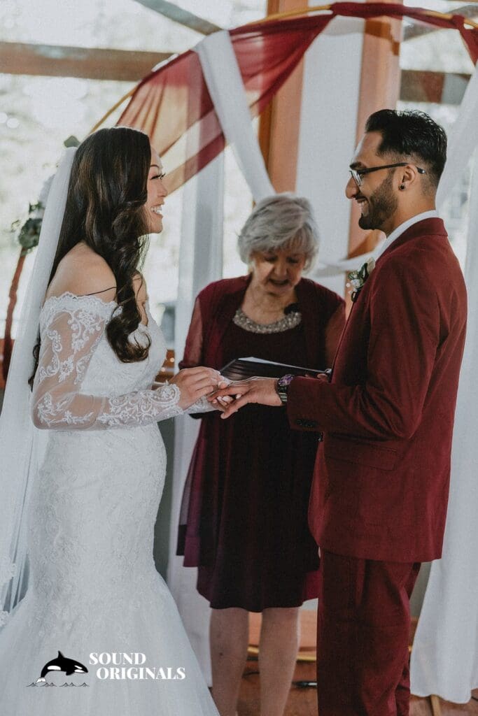 Cylena + Jesneil Lacamas Lake Wedding // Cylena + Jesneil -