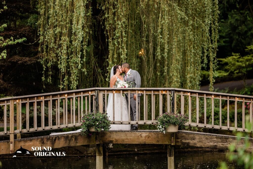 Lakeside Gardens Wedding // Amanda & Brad -