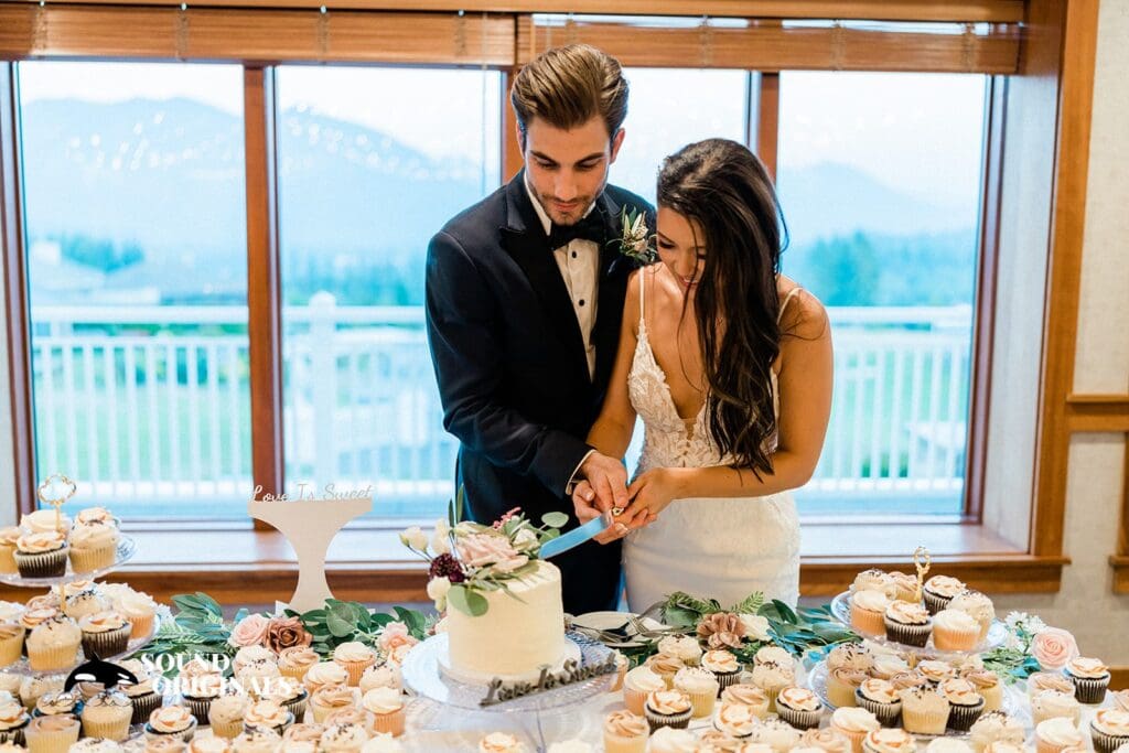 The Club at Snoqualmie Ridge Wedding // Becky + John -