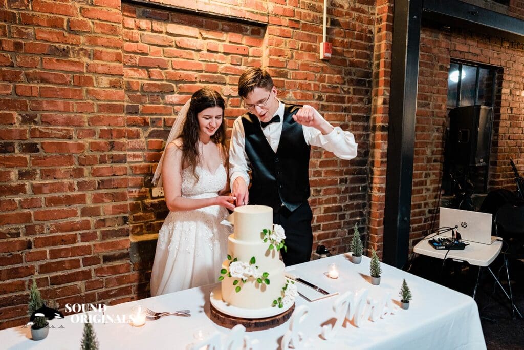 Golden Gardens Bathhouse Wedding // Maria + Ryan -