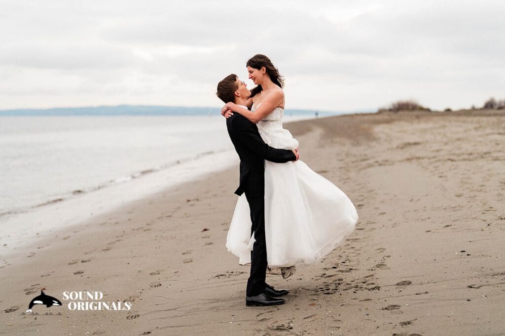 Golden Gardens Bathhouse Wedding // Maria + Ryan -