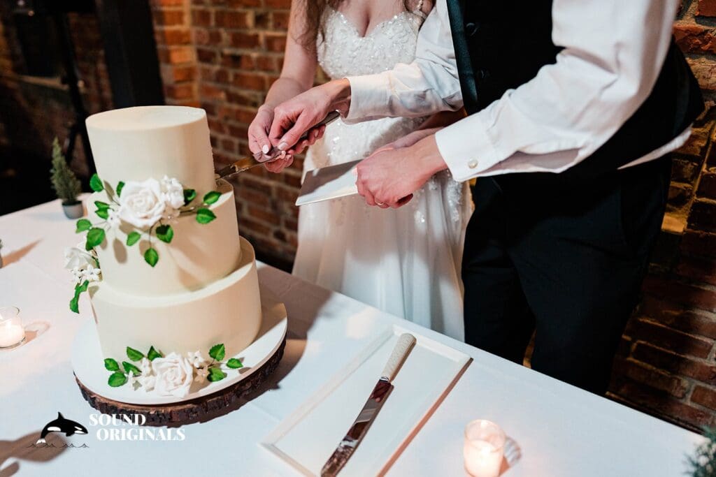 Golden Gardens Bathhouse Wedding // Maria + Ryan -