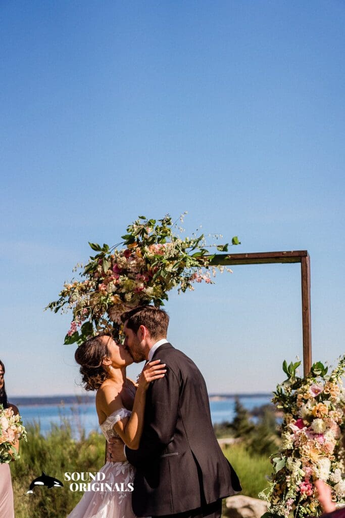 <strong>Saltwater Farm Wedding // Melanie + Jason</strong> -