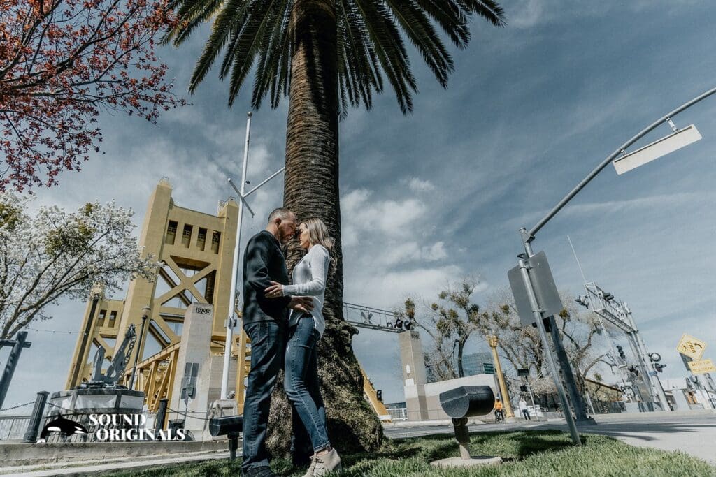 <strong>Tower Bridge Sacramento, CA Engagement // Katie + Brandon</strong> -