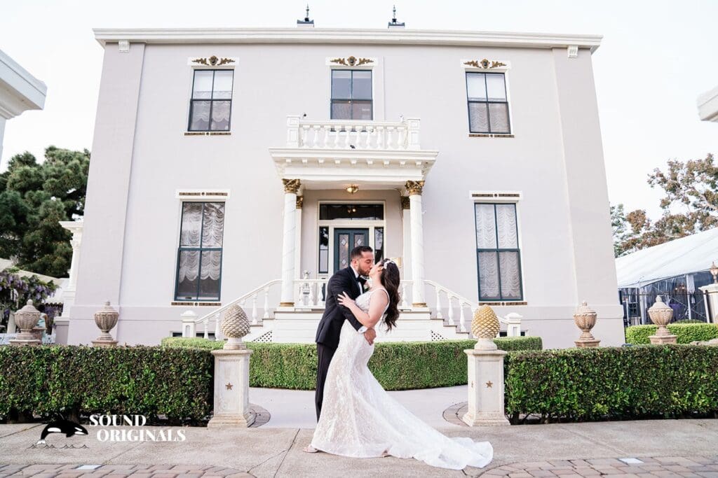 <strong>Jefferson Street Mansion Wedding // Armon + Alexandria</strong> -