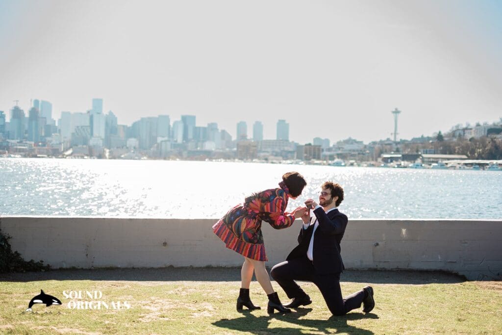 Noah + Cathy Gas Works Park Engagement // Noah & Cathy -