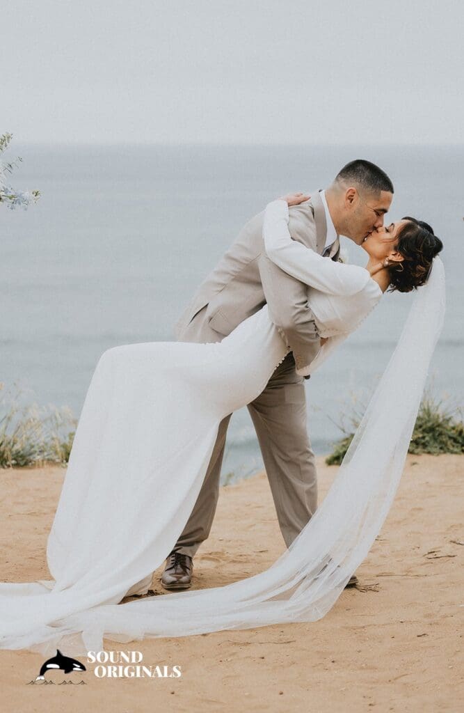 <strong>Torrey Pines State Beach Sunset Seat Wedding</strong> -