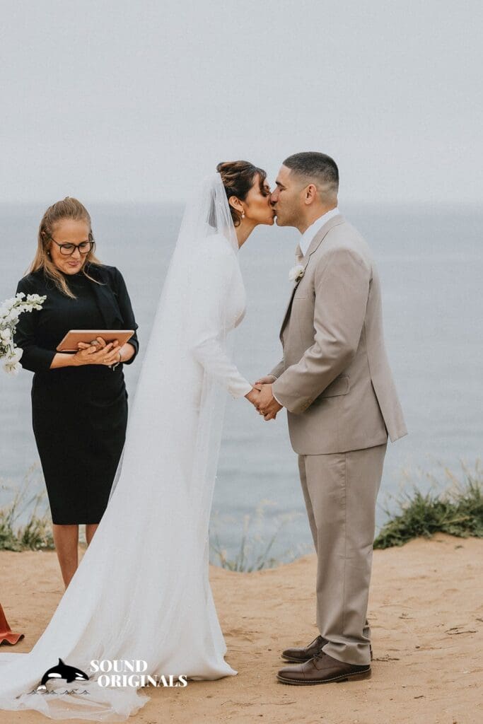 <strong>Torrey Pines State Beach Sunset Seat Wedding</strong> -