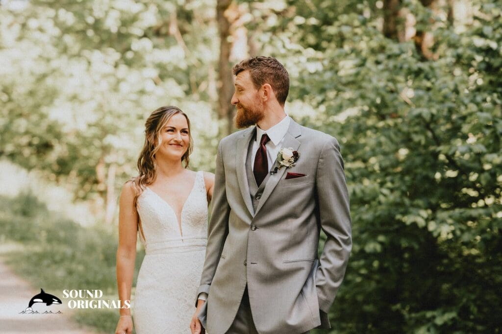 Lake Wilderness Lodge Wedding // Laura + Nicholas -