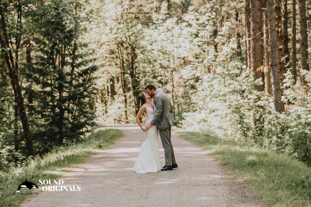 Lake Wilderness Lodge Wedding // Laura + Nicholas -