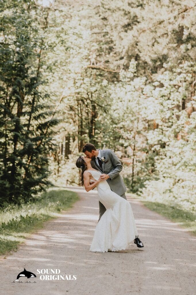 Lake Wilderness Lodge Wedding // Laura + Nicholas -