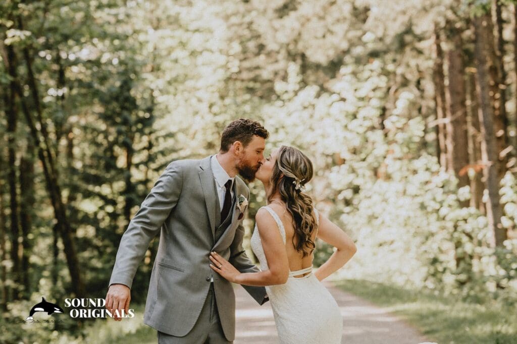 Lake Wilderness Lodge Wedding // Laura + Nicholas -