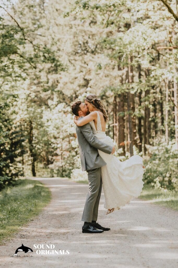 Lake Wilderness Lodge Wedding // Laura + Nicholas -