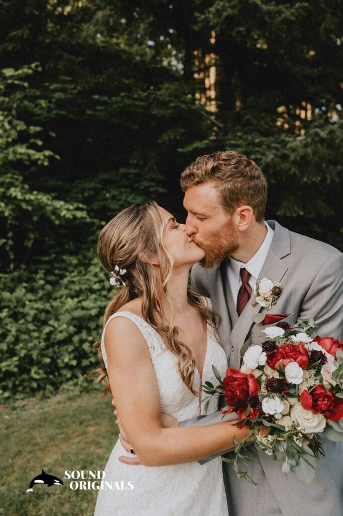 Lake Wilderness Lodge Wedding // Laura + Nicholas -