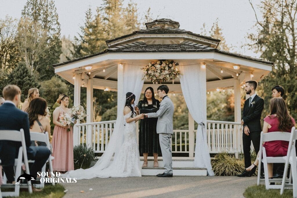 Lakeside Gardens Wedding // Caleigh + Joshua -