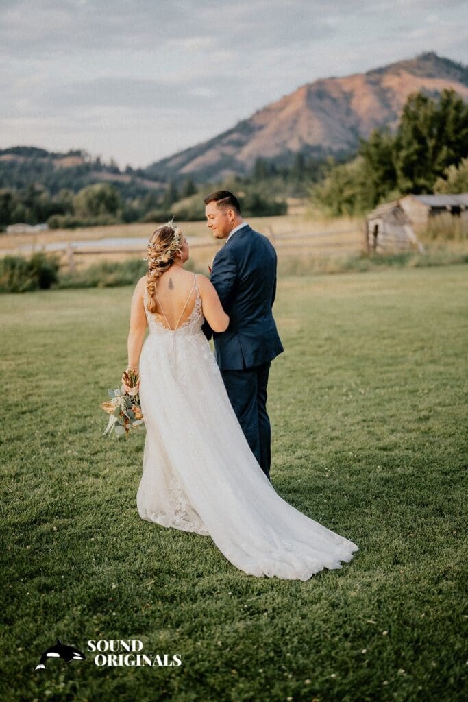 The Cattle Barn Wedding // Shelbi + Mat -