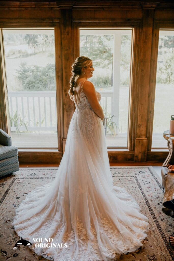 The Cattle Barn Wedding // Shelbi + Mat -