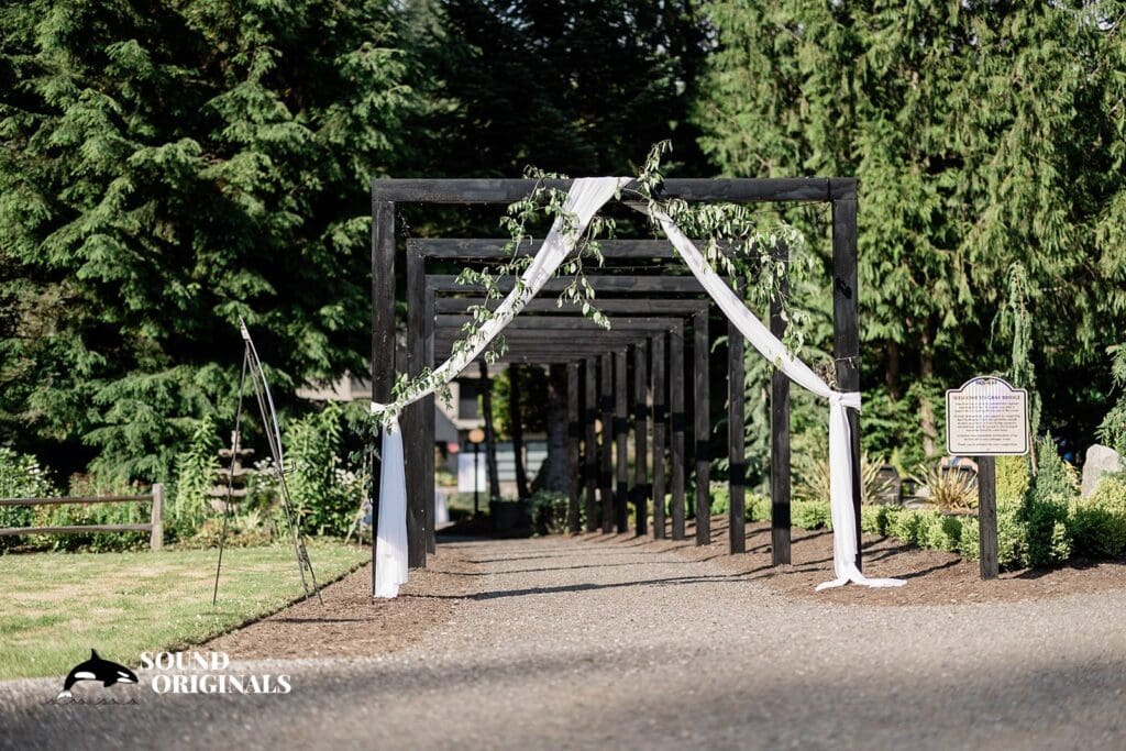Gray Bridge Venue Wedding // Enina + Connor -