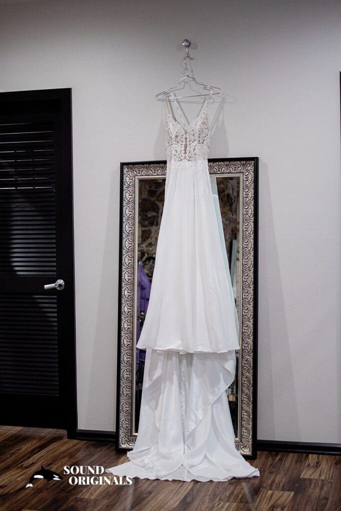 Gray Bridge Venue Wedding // Enina + Connor -