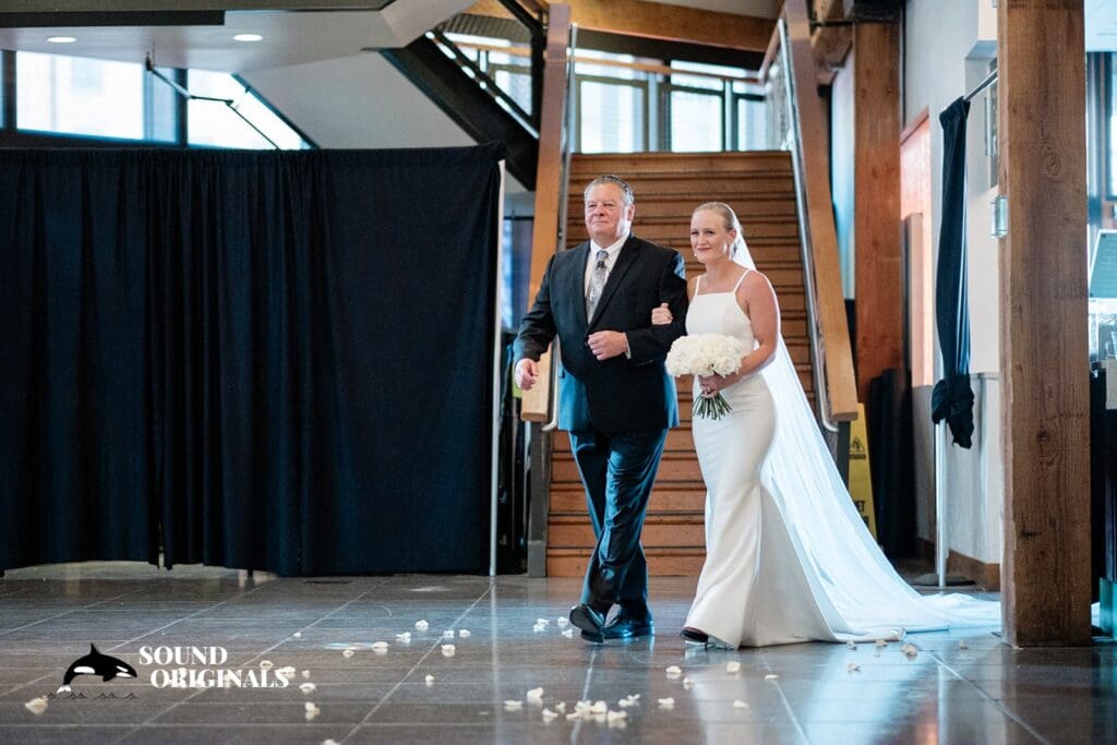 Seattle Aquarium Wedding // Jesse + Courtney -