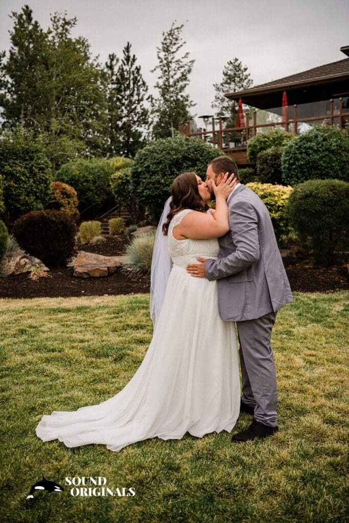 Sun River in Bend, Oregon Wedding // Cheyan + Chuck -